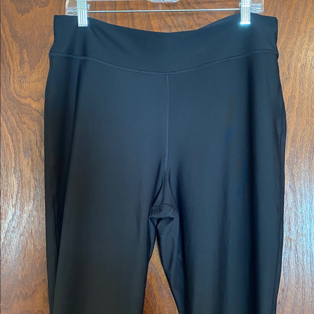 Old Navy women’s size XL yoga pants - Picture 2 of 8